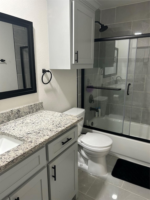 2631 Fish Tank Rd, Corsicana, TX 75110 - full bath featuring shower / bath combination with glass door, vanity, and toilet