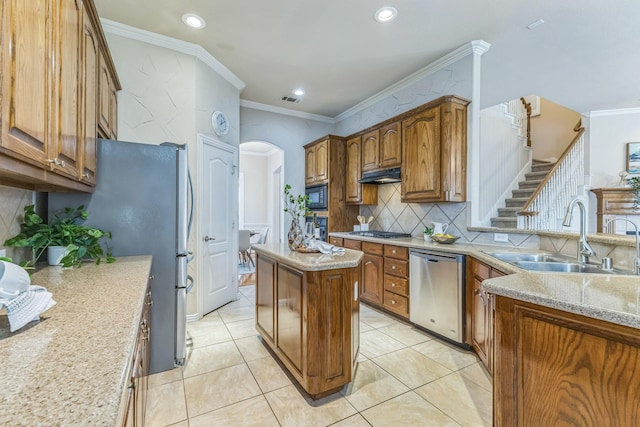 kitchen featuring a sink, appliances with stainless steel finishes, under cabinet range hood, decorative backsplash, and recessed lighting