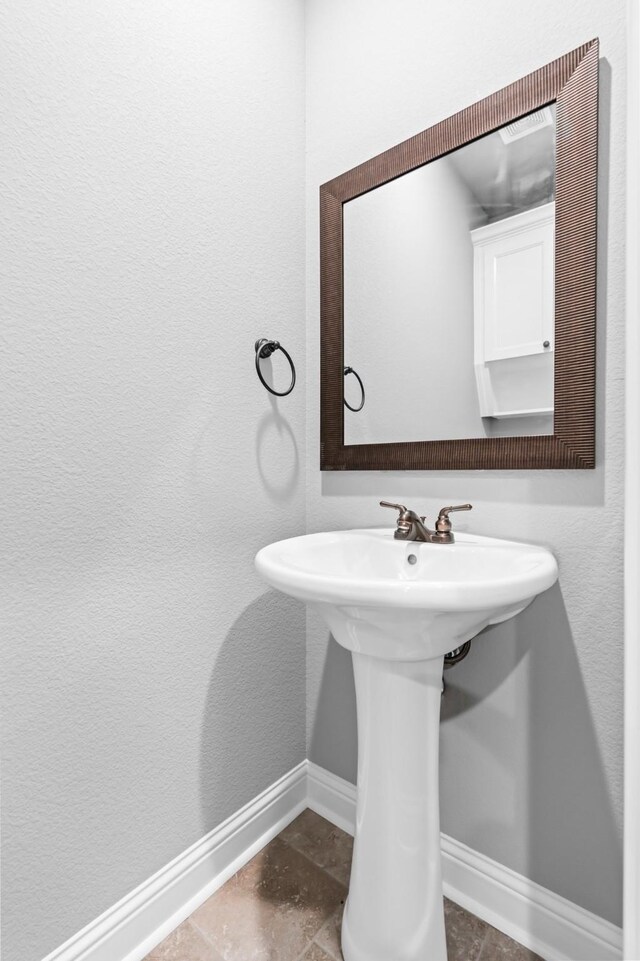 120 Water View Ln, Robinson, TX 76706 - bathroom with baseboards
