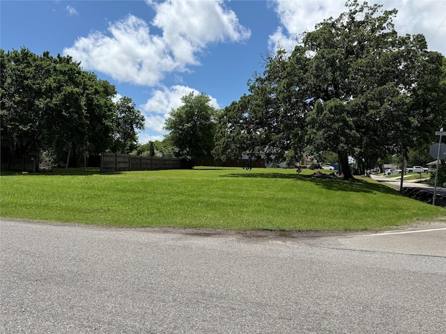 820 E 6th St, Bonham, TX 75418