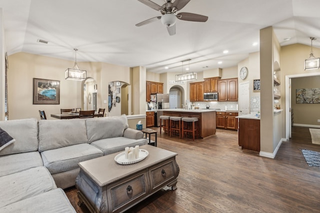 7204 Vanderbilt Dr, Mckinney, TX 75072 - living area featuring arched walkways, a ceiling fan, vaulted ceiling, dark wood finished floors, and recessed lighting
