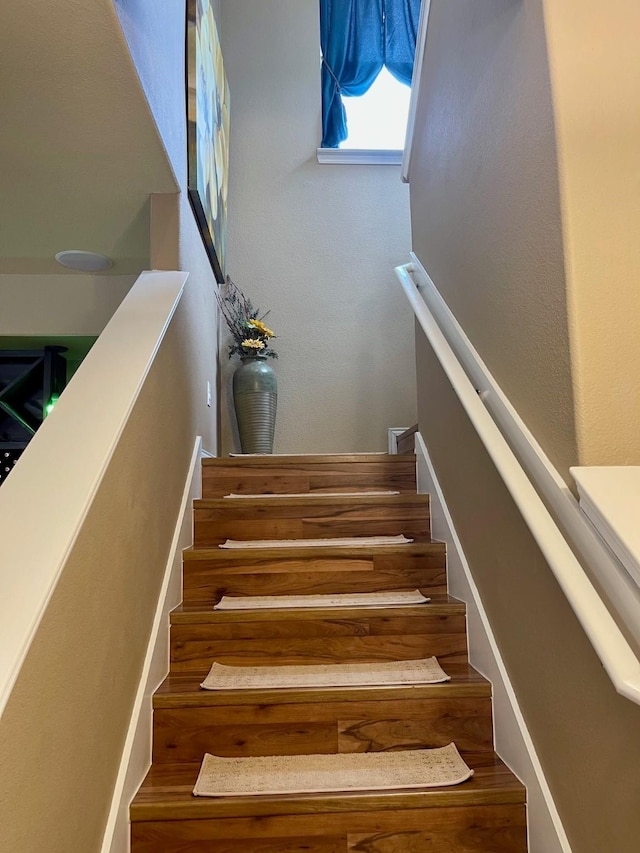 7125 Cotton Seed Dr, Mckinney, TX 75070 - view of staircase