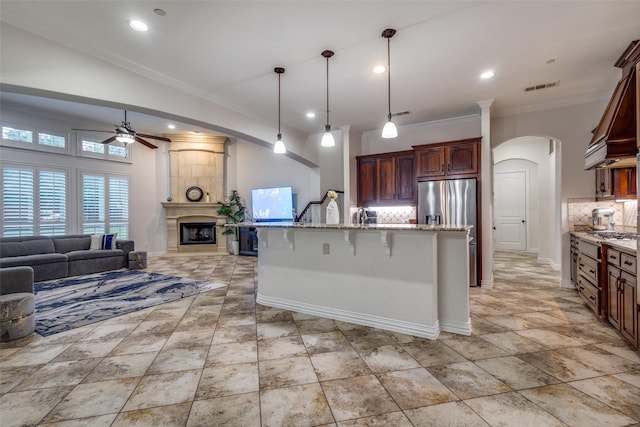 2204 Aberdeen Dr, Trophy Club, TX 76262 - kitchen with stainless steel appliances, open floor plan, ceiling fan, arched walkways, and a kitchen breakfast bar