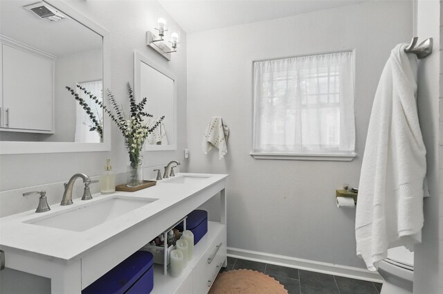full bath featuring vanity, toilet, a shower with shower curtain, and tile walls