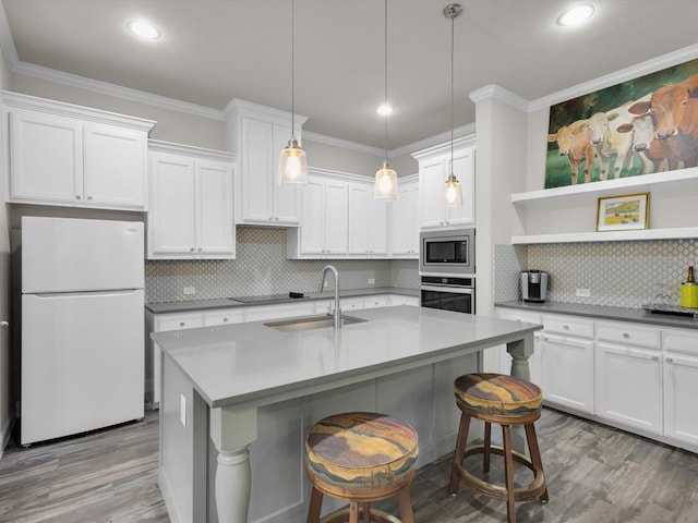 2209 Trace Ridge Dr, Weatherford, TX 76087 - kitchen featuring stainless steel appliances, a sink, open shelves, wood finished floors, and crown molding