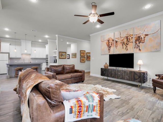 2209 Trace Ridge Dr, Weatherford, TX 76087 - living area featuring ceiling fan, crown molding, recessed lighting, baseboards, and light wood finished floors