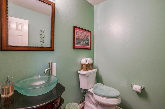111 Evening Star Cir, Red Oak, TX 75154 - half bath featuring toilet and vanity