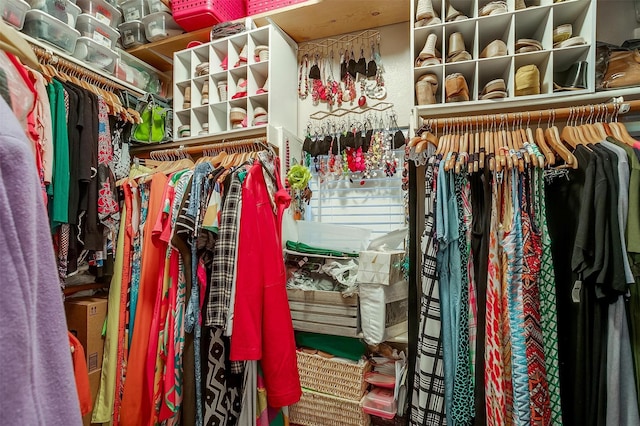 111 Evening Star Cir, Red Oak, TX 75154 - view of walk in closet