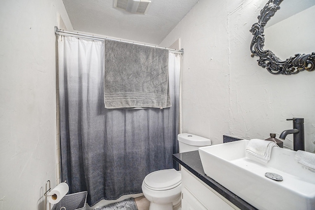 7508 Lake Highlands Dr, Fort Worth, TX 76179 - full bath featuring toilet, vanity, and a shower with curtain