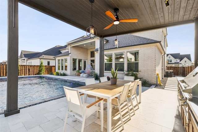 view of patio / terrace featuring a fenced backyard, outdoor dining space, and ceiling fan
