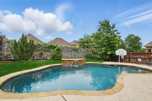 view of swimming pool