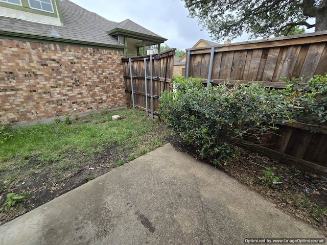 4115 Hollow Oak Dr, Dallas, TX 75287 - view of yard with fence