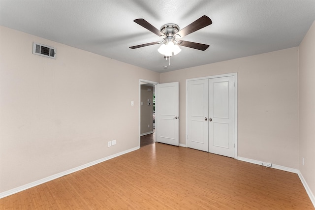 6838 Lupton Dr, Dallas, TX 75225 - unfurnished bedroom featuring light wood-style flooring, baseboards, a closet, and ceiling fan