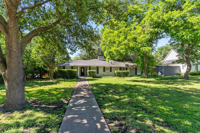 6838 Lupton Dr, Dallas, TX 75225 - single story home featuring a front yard