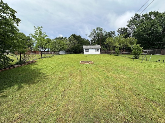 1664 Poplar Dr, Mesquite, TX 75149 - view of yard featuring an outdoor structure