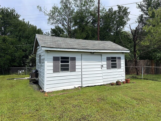 1664 Poplar Dr, Mesquite, TX 75149 - view of outdoor structure featuring an outdoor structure