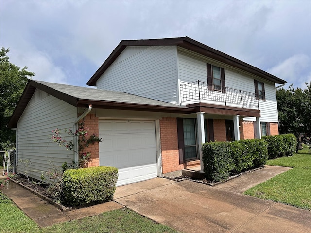 1664 Poplar Dr, Mesquite, TX 75149 - split level home with brick siding, a balcony, a garage, and concrete driveway