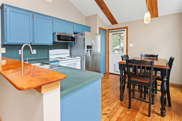 168 Knollwood Ln, Holly Lake Ranch, TX 75765 - kitchen featuring stainless steel appliances, blue cabinets, light wood-type flooring, a sink, and a peninsula
