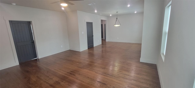 spare room with dark wood-style flooring, a ceiling fan, baseboards, and recessed lighting