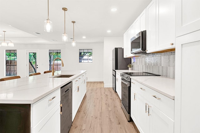 303 Randy Lee Ln, Mckinney, TX 75071 - kitchen featuring stainless steel appliances, a sink, recessed lighting, light wood-type flooring, and a large island