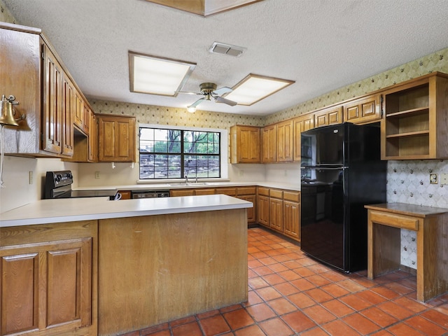 302 Fairway Ct, Willow Park, TX 76087 - kitchen featuring black appliances, a peninsula, light countertops, ceiling fan, and a textured ceiling