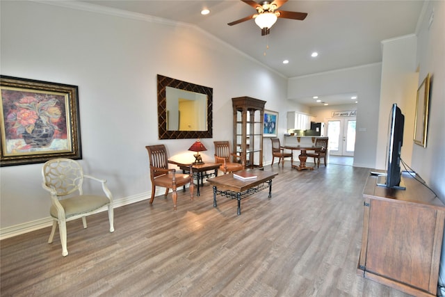 living area with ceiling fan, vaulted ceiling, ornamental molding, baseboards, and recessed lighting