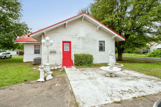 101 E Reed St, Randolph, TX 75475 - view of front of property featuring a front lawn and central air condition unit
