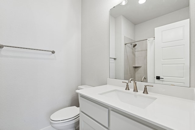 13417 Meadow Cross Dr, Fort Worth, TX 76008 - full bathroom with toilet, vanity, a shower with curtain, and a textured wall