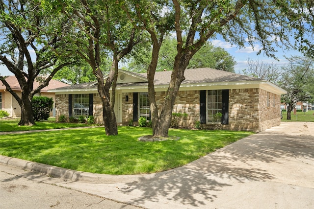 118 Mockingbird Ln, Hillsboro, TX 76645 - view of front facade with brick siding, a front lawn, and a shingled roof