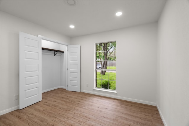 118 Mockingbird Ln, Hillsboro, TX 76645 - unfurnished bedroom featuring light wood-style floors, baseboards, recessed lighting, and a closet