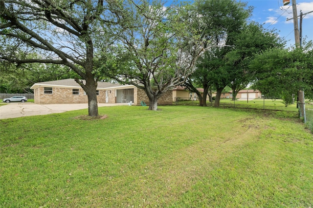 118 Mockingbird Ln, Hillsboro, TX 76645 - view of yard with concrete driveway