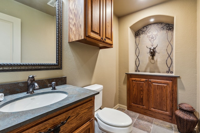5957 Aberdeen Pl, Frisco, TX 75034 - half bathroom featuring vanity, toilet, and baseboards