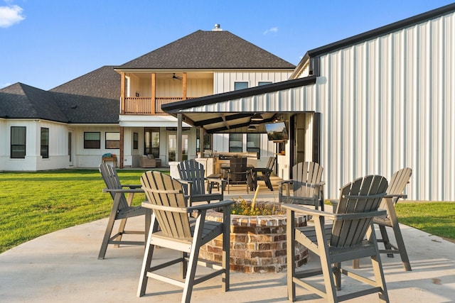 109 Old Decatur Rd, Decatur, TX 76234 - view of patio with a balcony, a ceiling fan, and outdoor dining area