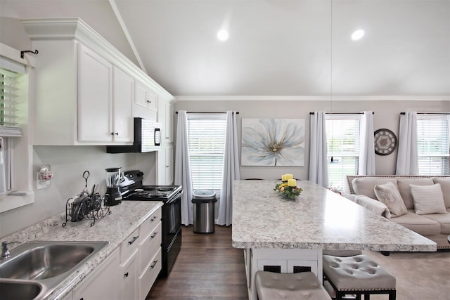 7265 Guadalupe Trl, Weatherford, TX 76087 - kitchen with electric range, a sink, lofted ceiling, a kitchen island, and white cabinets