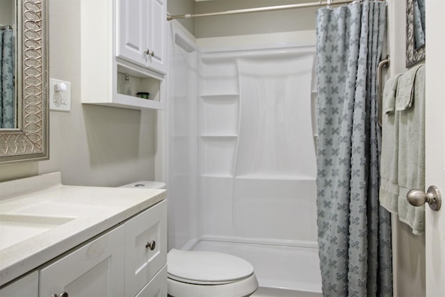 7265 Guadalupe Trl, Weatherford, TX 76087 - bathroom featuring a shower with shower curtain, toilet, and vanity