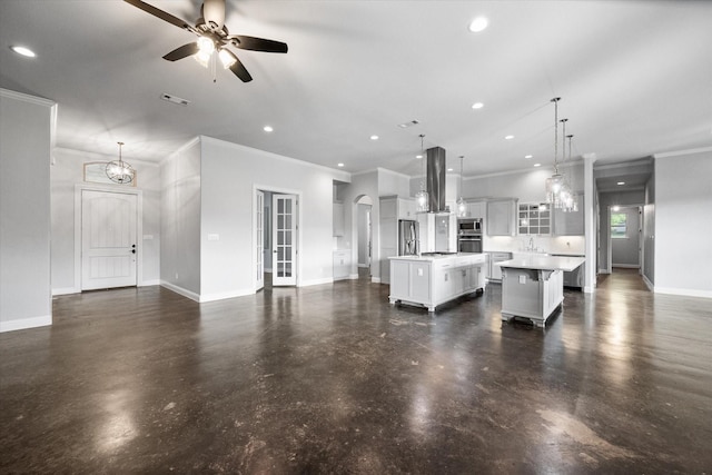 2730 Bryson Rd, Mansfield, TX 76063 - living area featuring crown molding, ceiling fan, recessed lighting, baseboards, and concrete floors