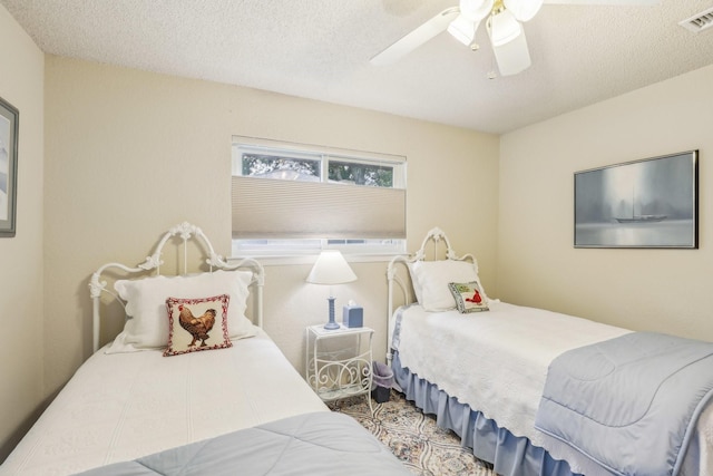 5008 Caliente Dr, Arlington, TX 76017 - bedroom featuring a ceiling fan and a textured ceiling