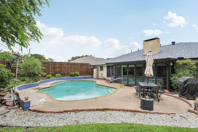 5008 Caliente Dr, Arlington, TX 76017 - view of swimming pool featuring a fenced backyard, a patio area, and area for grilling