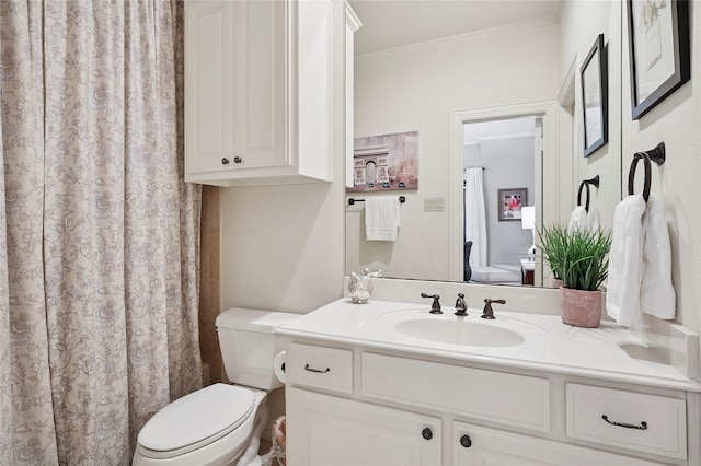 4290 Castle Bank Ln, Frisco, TX 75033 - bathroom with toilet, crown molding, vanity, and a shower with shower curtain
