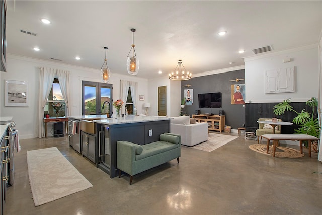 living room with finished concrete flooring, a chandelier, ornamental molding, recessed lighting, and baseboards
