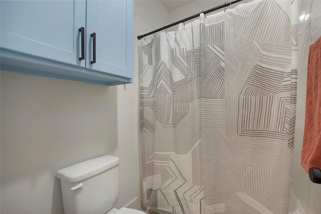 bathroom featuring toilet and a shower with shower curtain