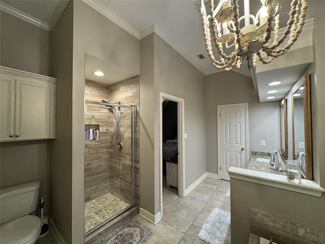 ensuite bathroom featuring ornamental molding, a shower stall, toilet, baseboards, and a chandelier