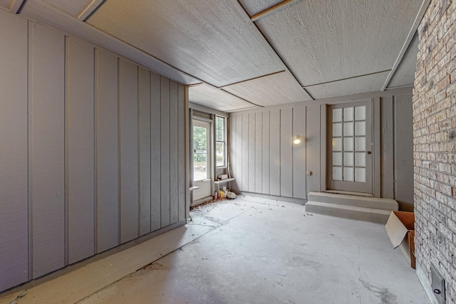 spare room featuring concrete floors