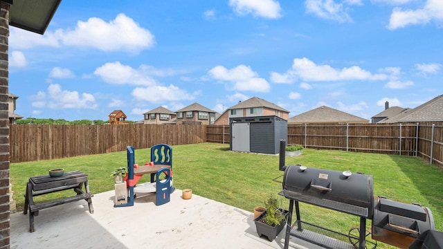 view of yard with a patio area, a storage unit, an outdoor structure, and a residential view