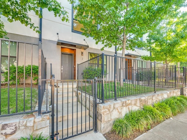 view of front of home featuring a gate