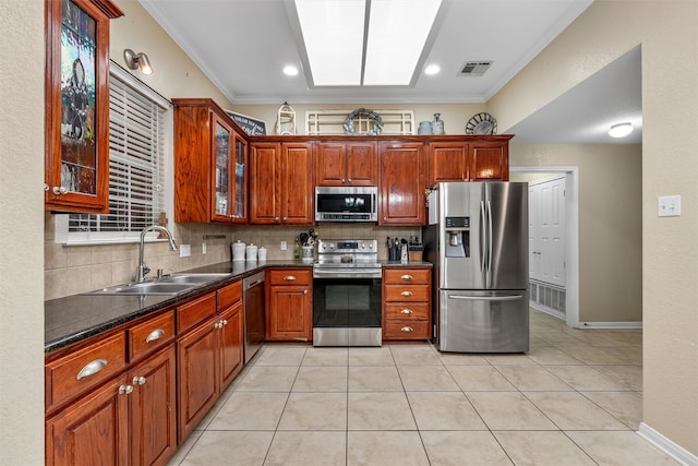 10612 Calaveras Dr, Waco, TX 76708 - kitchen featuring stainless steel appliances, a sink, tasteful backsplash, dark countertops, and glass insert cabinets
