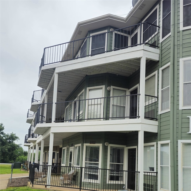 2164 Tanglewood Blvd Unit B202, Pottsboro, TX 75076 - view of home's exterior featuring a balcony
