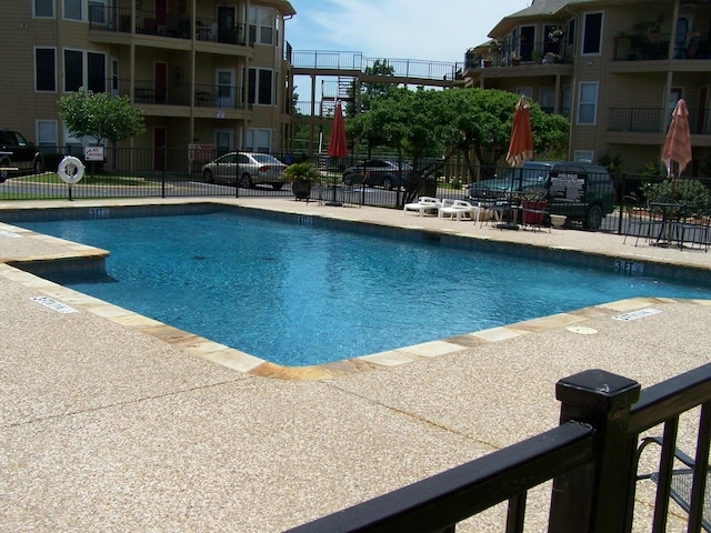 2164 Tanglewood Blvd Unit B202, Pottsboro, TX 75076 - community pool with fence