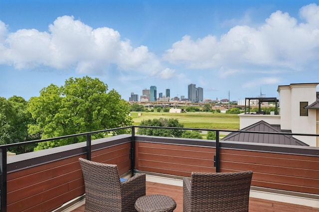 461 Rayner Ave, Fort Worth, TX 76111 - balcony with a skyline view