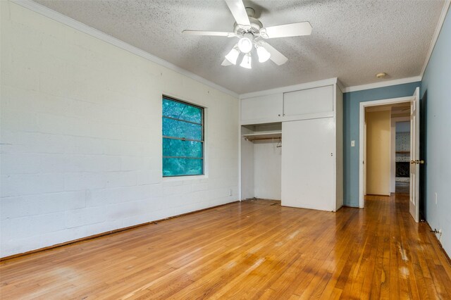 1455 N Joe Wilson Rd, Cedar Hill, TX 75104 - unfurnished bedroom with a textured ceiling, light wood-style floors, crown molding, a closet, and ceiling fan
